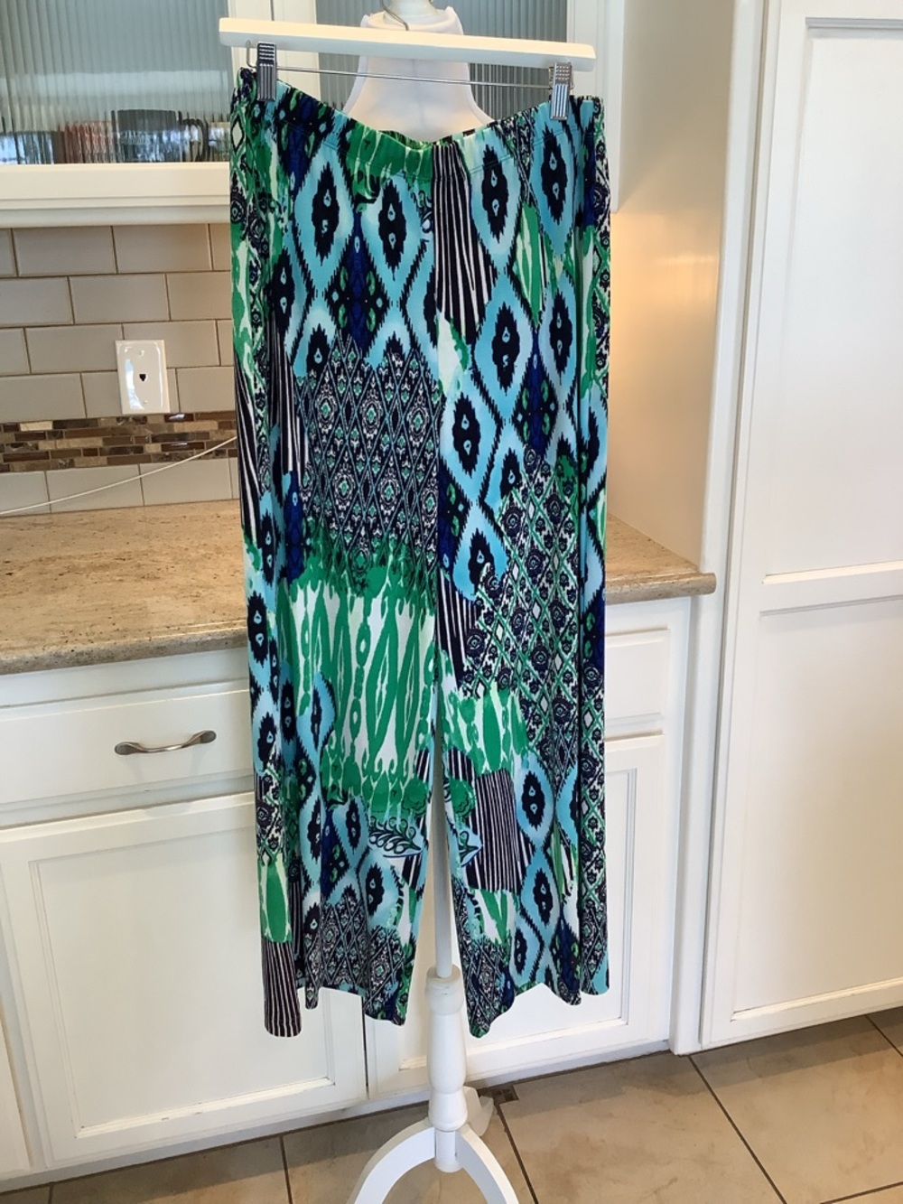 Chico’s Travelers Pull On Pants Size Medium [1] Wide Leg